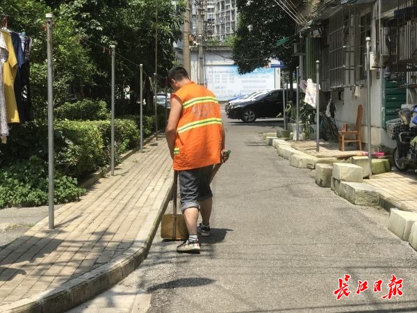 平凡崗位上的璀璨光芒，小區(qū)保潔員的不凡故事