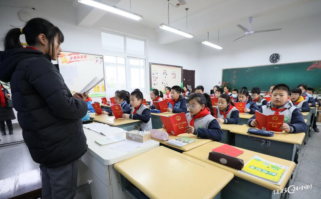 城市清道夫的奉獻足跡，志愿者服務保潔紀實與感悟